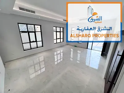 فيلا مودرن جديدة أول ساكن في الحوشي، الشارقة. 4 غرف ماستر، سمارت هوم، تكييف وغاز مركزي، حوش واسع، باركنج مغطى ومطبخ مجهز.