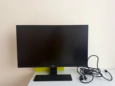 BenQ Monitor Full HD – Excellent Condition | Includes Power & HDMI Cables