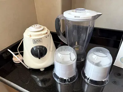 Black & Decker blender with 2 grinder jars - used, working