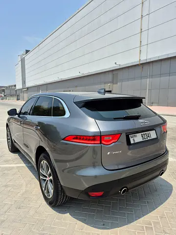 2017 Jaguar F-PACE — фото 3