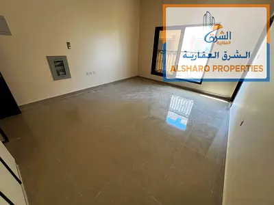 استوديو للإيجار في الروضة 2 – شارع الشيخ عمار | مساحة كبيرة | تكييف سبليت | 20,000 درهم على 4 دفعات