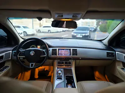 2012 Jaguar XF photo 8