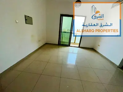 استديو ببلكونة _ ثاني بناية من كورنيش عجمان _ موقع مميز _ 22 ألف