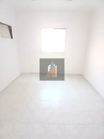 NEAT AND CLEAN FAMILY BUILDING APPARTMENT,KUCHA PARKING AVAILABLE