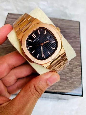 he Patek Philippe Nautilus automatic 40 mmis an iconic luxury wristwatch crafted from 18k rose gold