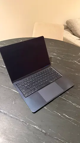 MacBook Air M2 (2022, A2681) – Screen Damage Only