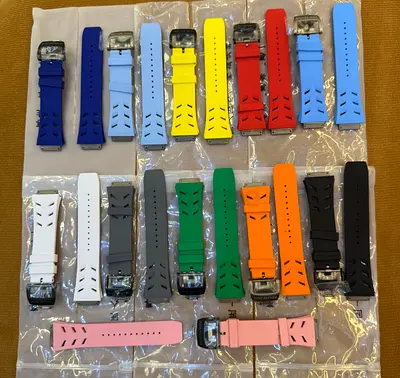 Rm67-02 Silicone replacement watch straps — assorted colors (multiple pieces)