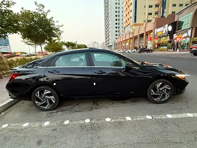 2025 Hyundai ELANTRA 缩略图 4