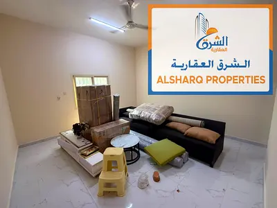 غرفة وصالة للإيجار السنوي في الروضة 2 عجمان على شارع الشيخ عمار بمساحة كبيرة وطابق أرضي