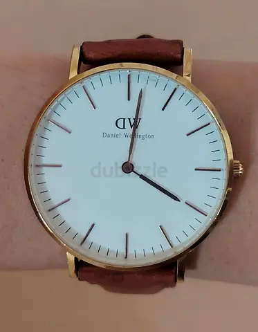 Daniel Wellington Classic brown leather wristwatch, gold case, urgent for sell