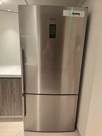 Siemens IQ700 Bottom Freezer Refrigerator