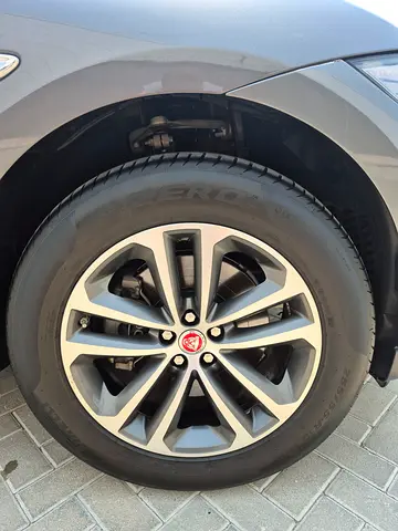 صورة مصغرة 11 لـ 2017 Jaguar F-PACE