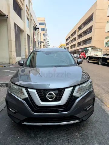 Mid option Nissan Rogue SV 2019 - Excellent Condition - American Specs - Near to Burjuman Metro