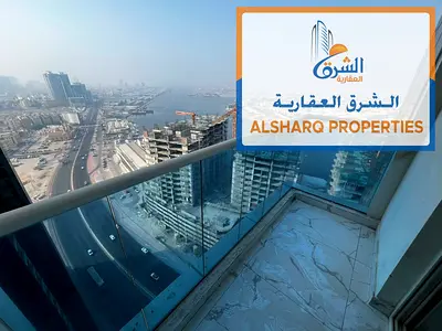 غرفتين وصاله مع بالكونه اطلاله ع بحر الخور مع باركن فري و تكيف مركزي و خزائن بالحائط مساحه واسعه و مريحه موقع مميز وقريب من كافه الخدمات