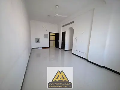 غرفتان وصالة بالروضة 3، 2 حمام، تكييف مركزي، صيانة مجانية، بناية جديدة، شارع الشيخ عمار، 36 ألف 6 دفعات.