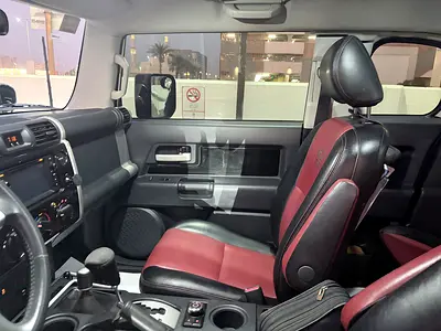 2015 Toyota FJ CRUISER photo 16