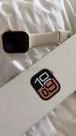 Apple Watch (Rose Gold) with White Sport Band - Good Condition