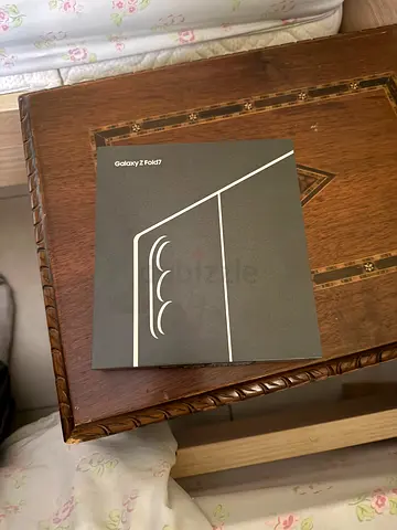 Samsung Galaxy Z Fold (boxed) - Good condition, 256 gb, case and charger included