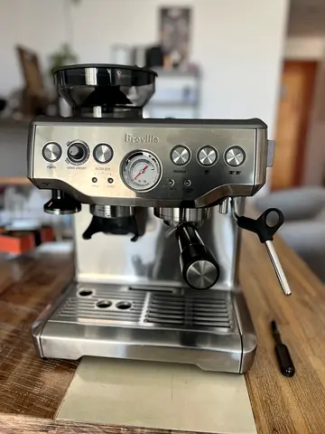 Breville Barista Express BES870 Espresso Machine with Built-in Grinder – AED 1,250