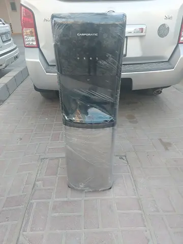 Bottom load water dispenser