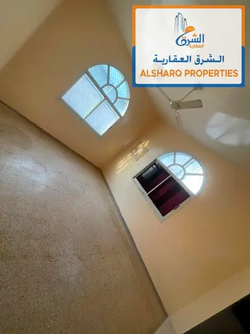 فيلا سكنية تجارية للإيجار السنوي في الروضة 2 – عجمان، بمساحات واسعة وموقع مميز.