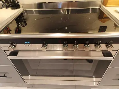 Siemens 90cm Electric Ceramic Hob with Built-in Oven - Good Condition