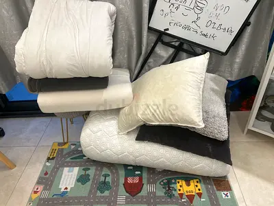 2 pillows, blanket and memory foam mattress topper - good condition