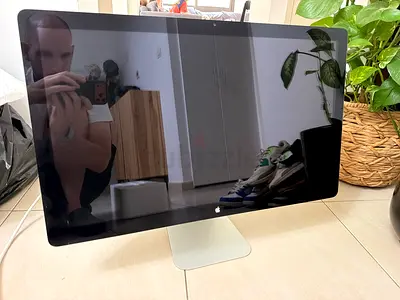 Apple 27 Inch Cinema Display - Perfect Condition