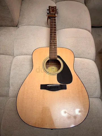 Used acoustic guitar in good condition - natural finish