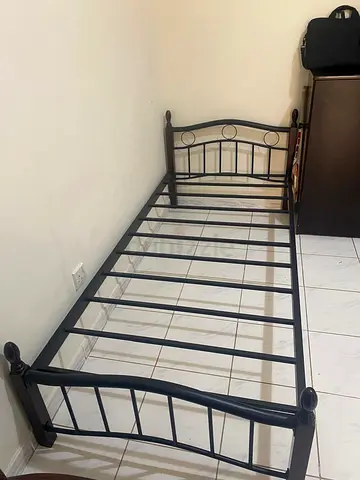 Single metal bed frame (black) - sturdy single/twin size