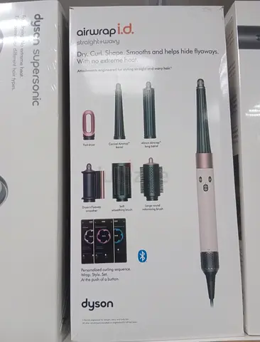 Dyson Airwrap i.d. styling tool with multiple attachments (new in box)