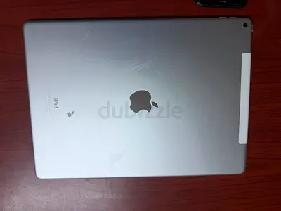I pad Pro 13 inch 1st gen 128 gb Silver