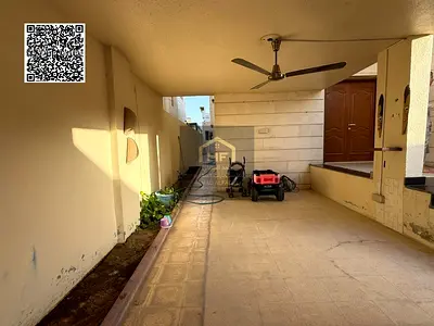 فيلا للبيع في المويهات 2 – عجمانفرصة مميزة لامتلاك فيلا حديثة في منطقة المويهات 2 – عجمان، تتمتع بموقع ممتاز على شارع قار مع ارتداد خارجي كبير يوفر مس