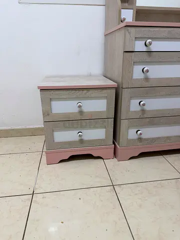 Small wooden bedside table / nightstand with 2 drawers - light grey and pink