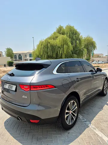 2017 Jaguar F-PACE — фото 5