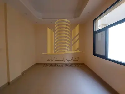بنايه للبيع بعجمان الجرف 2 علي شارعين بدخل 10 في الميه سنويا
مساحه 6700 قدم