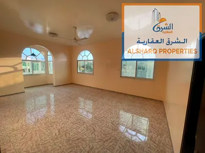 Villa in Al Rawda, spacious areas and parking, 8 rooms and 9 bathrooms, distinctive layout, fully lit