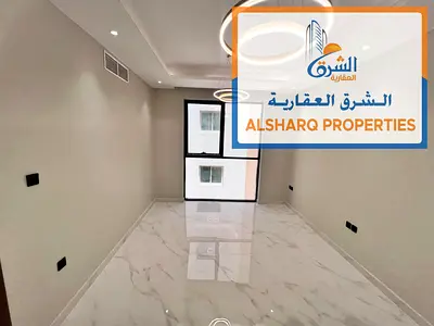 أول ساكن غرفة وصالة تشطيبات ممتازة مدخل بناية راقٍ من أجمل المداخل تكييف وتبريد مركزي