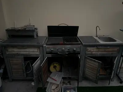 FULLY FUNCTIONAL OUTDOOR GRILL