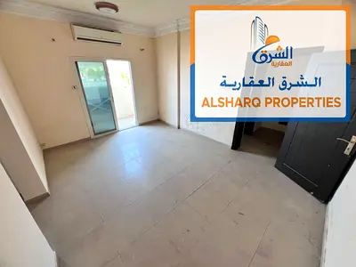 بلكونة باطلالة مفتوحة _ 2 مطبخ _ صالة منفصلة _ تكييف سبليت _ موقع مميز بالقرب من جميع الخدمات علي شارع المينا