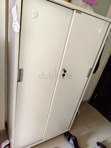 White storage cabinet with sliding doors and lock - good condition