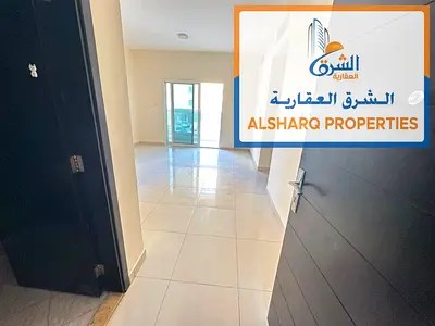 شقة غرفتين وصالة بمساحة كبيرة للإيجار في النعيمية 1 مقابل مدرسة الحكمة، بلكونة بإطلالة مفتوحة وخزائن حائط بالقرب من سفير مول