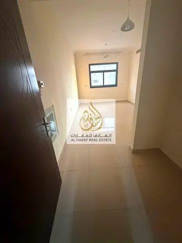 🌟 شقة مميزة للعائلات فقط بمساحات مريحة، بلكونة وإطلالة جميلة على المنطقة والخدمات المحيطة، مع باركن وتسهيلات ممتازة في الدفع.