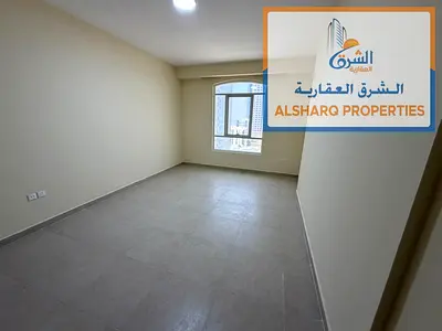 شقة مميزة داخل بناية جديدة في موقع استثنائي على كورنيش عجمان، أول صف على البحر، بجوار دوار السفينة وامتداد شارع حميد بن راشد، بإطلالة بحرية مفتوحة وتش
