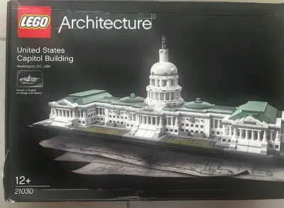LEGO Architecture United States Capitol Building 21030, boy slightly damaged.
