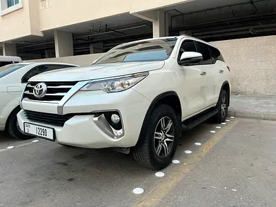 2019 Toyota FORTUNER 照片 2