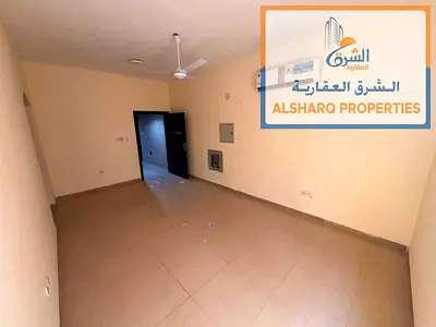 غرفة وصالة مساحة مريحة بناية عائلات تكييف وتبريد أسبلت صيانة دورية على المالك تقسيمات ممتازة