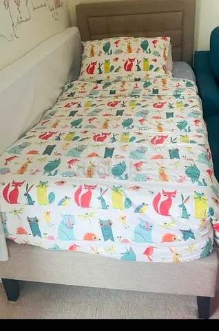 single bed with mattress