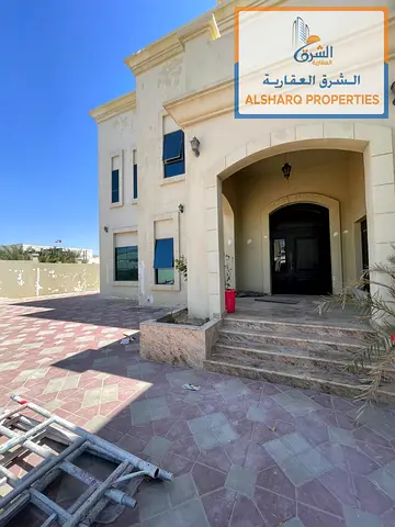 السيوح الشارقة | فيلا للإيجار | دورين | 5 غرف | 7 حمامات | شارع قار | صيانة كاملة | 170 ألف | 4 دفعات