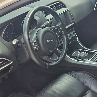 صورة 7 لـ 2016 Jaguar XE